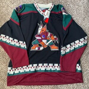 Phoenix coyotes hockey Jersey NWT